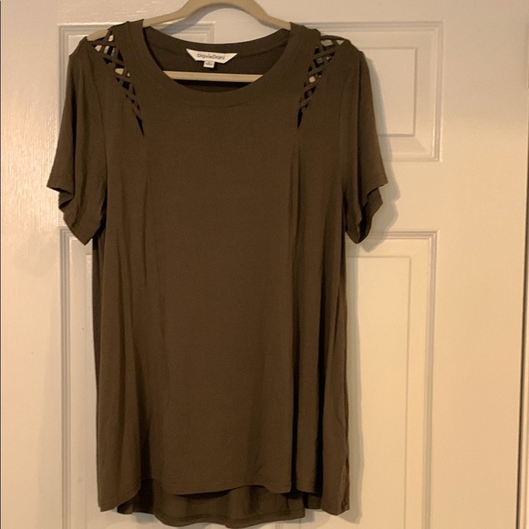 DAVI & DANI 🫒 Olive Green Cutout Sleeve Blouse NWOT Large - Picture 1 of 4